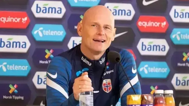 Técnico da Noruega nega provocação e exalta Ancelotti