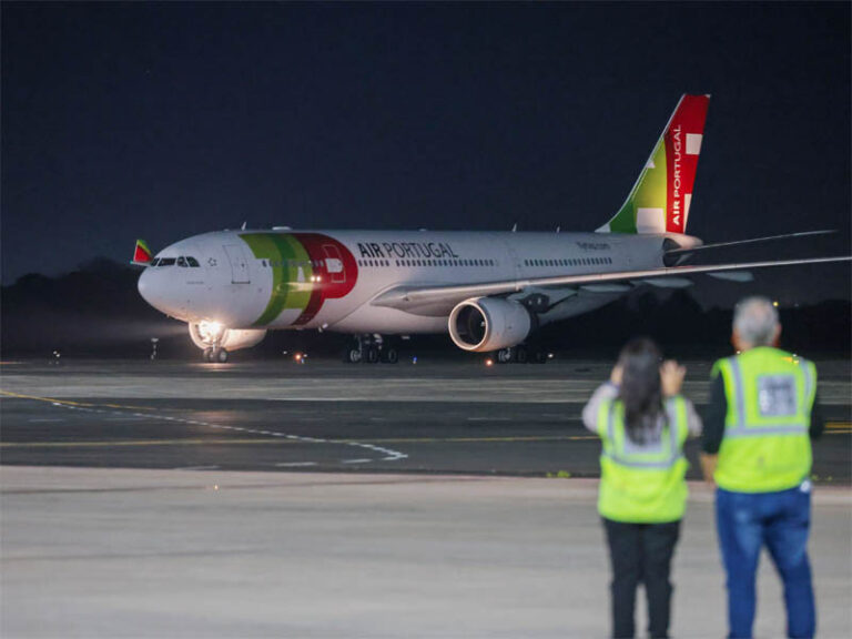 Aeroporto de Curitiba recebe primeiro voo direto de Portugal