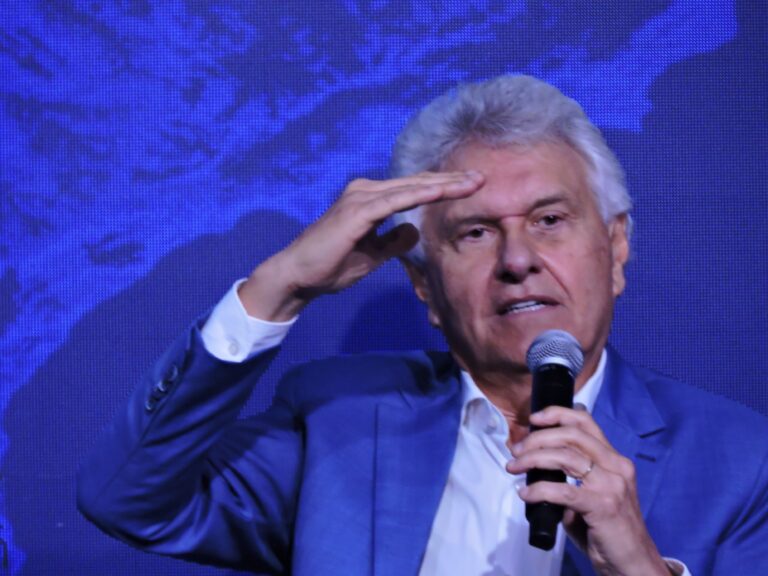 Caiado critica postura de Lula e Flávio frente a tarifas dos EUA