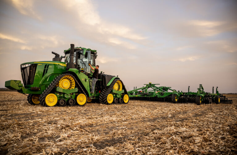 John Deere vai produzir componentes eletrônicos de máquinas no Brasil
