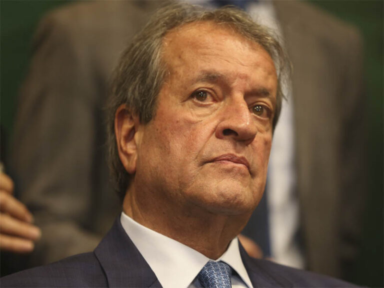 Valdemar muda versão e nega indicação de emendas