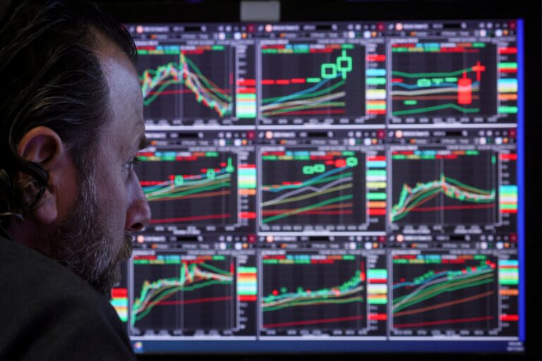 Wall Street fecha em forte queda após Fed manter juros