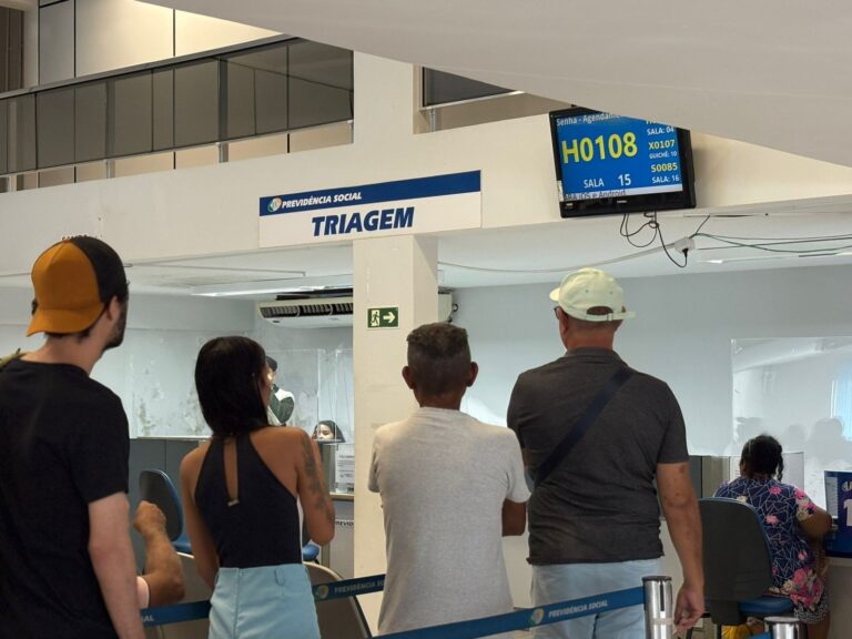 Brasileiros preferem depender menos do governo, aponta Datafolha
