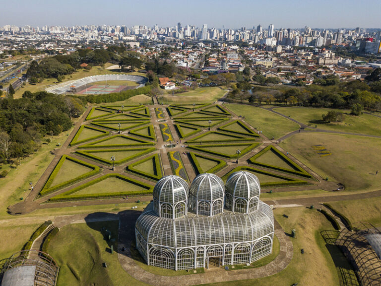 Aluguel em Curitiba passa de R$ 2,5 mil e sobe 1,5% em relação a maio