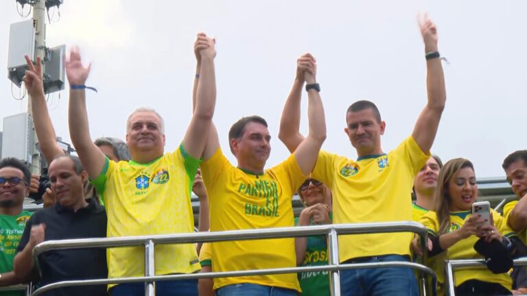 Flávio Bolsonaro inicia campanha à Presidência no Rio de Janeiro