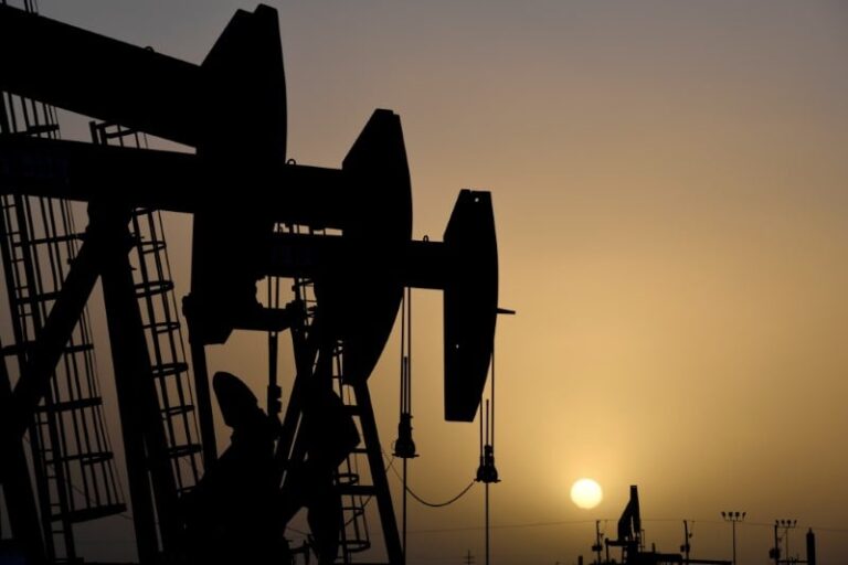 Trump ameaça sanções e petróleo sobe em mercados internacionais