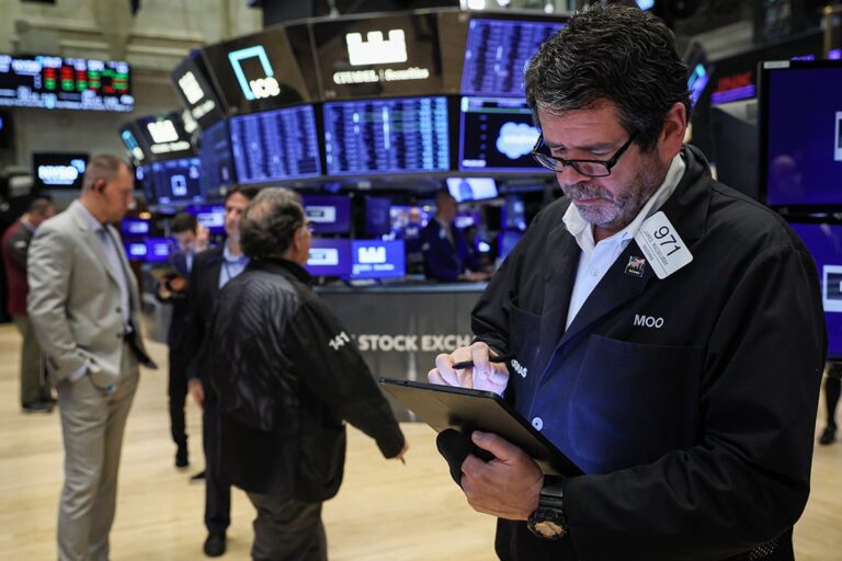 Wall Street abre agosto com Dow Jones em recorde com otimismo em negociações