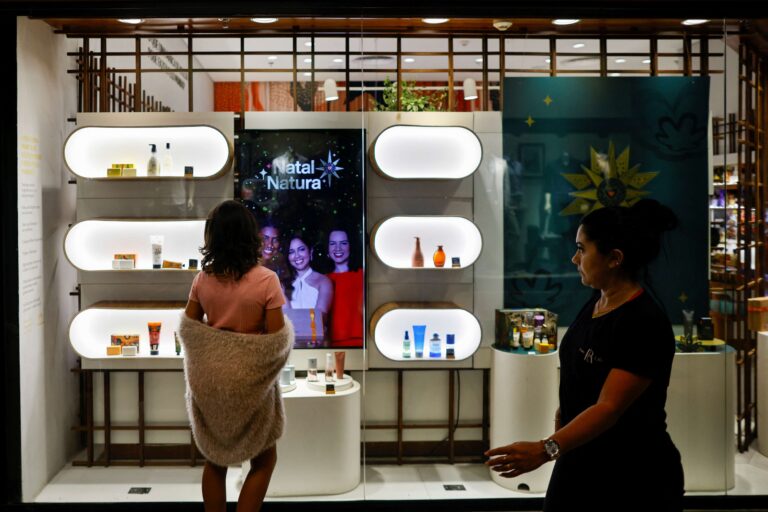 Confiança do consumidor nos EUA cai para 89,4 em agosto, diz Conference Board