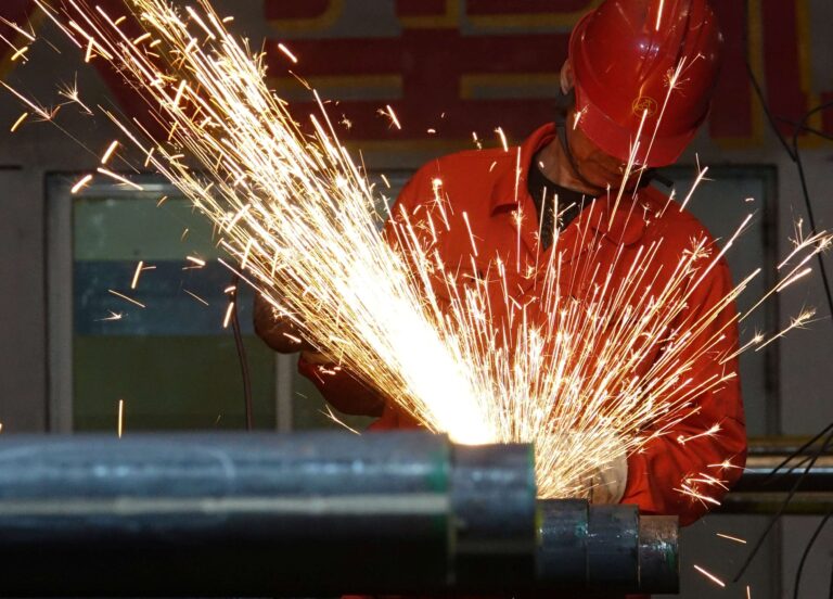 Indústria chinesa desacelera para mínima de 4 meses em julho