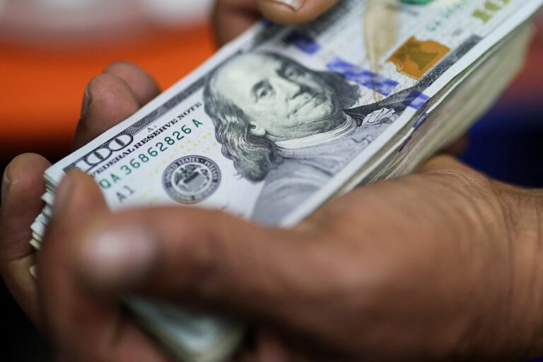 UBS alerta que Brasil enfrenta maior risco cambial com dominância fiscal