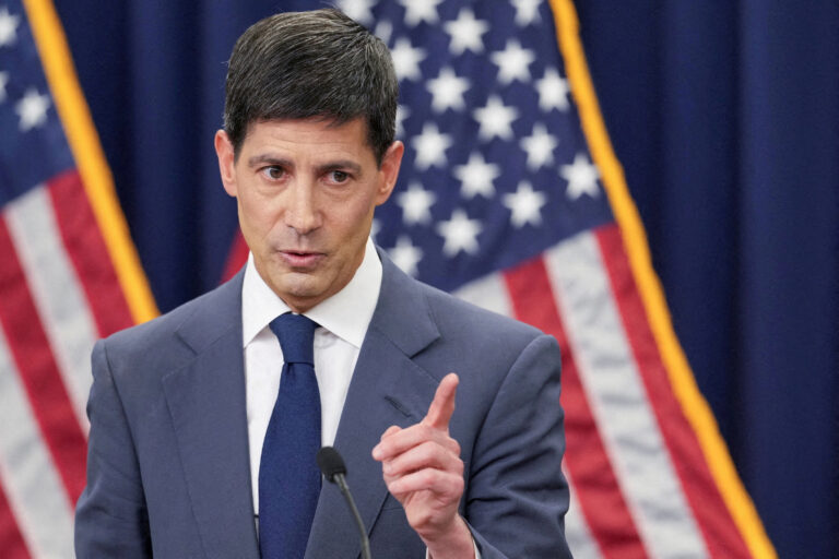 Democratas pressionam Warsh a manter oito reuniões anuais do Fed