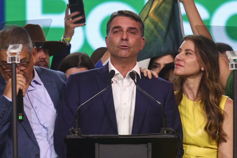 Flávio Bolsonaro anuncia programa de governo com reforma do Judiciário