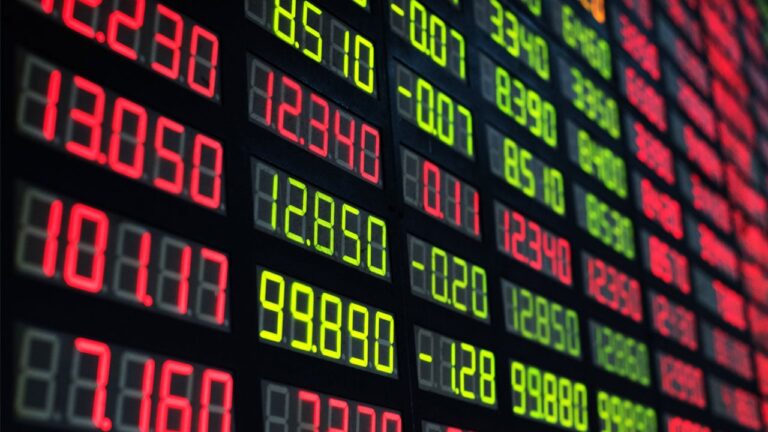 Bolsa de Xangai fecha estável enquanto Hong Kong sobe com expectativas de estímulo