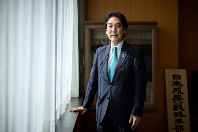 Japão anuncia investimento de US$ 2,3 trilhões e promete fortalecimento do iene