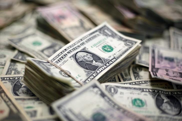 Dólar fecha estável no Brasil após ceder abaixo de R$ 5,10