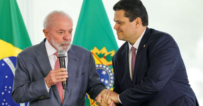 Alcolumbre presenteia Lula mas PF complica celebração em Brasília