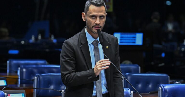 Cleitinho volta atrás e insiste em candidatura ao governo de MG