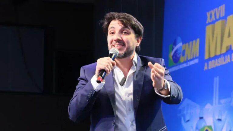 TSE identifica irregularidades em comunicação de perfis da campanha de Renan Santos