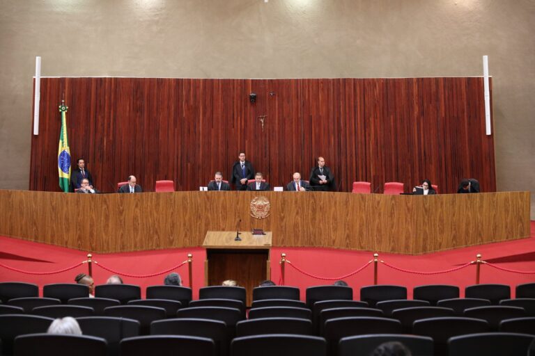 TSE interrompe votação sobre gastos de Lula em publicidade