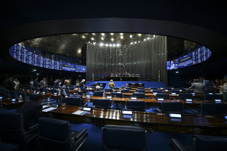 Amazonas tem oito candidatos confirmados para duas vagas no Senado em 2026
