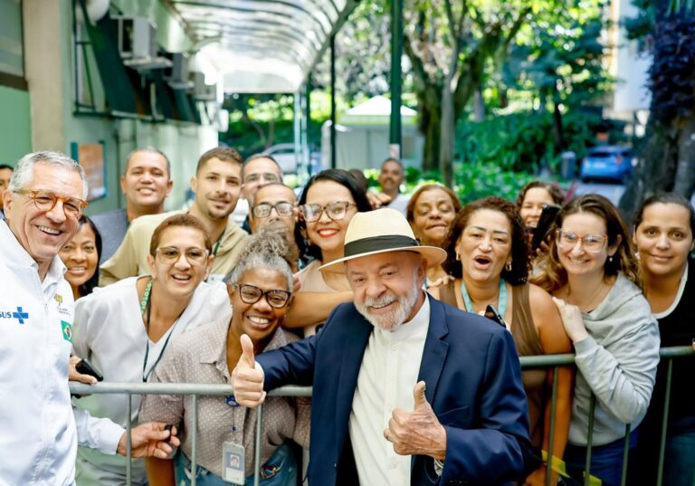 Lula pode disputar reeleição sem deixar a presidência