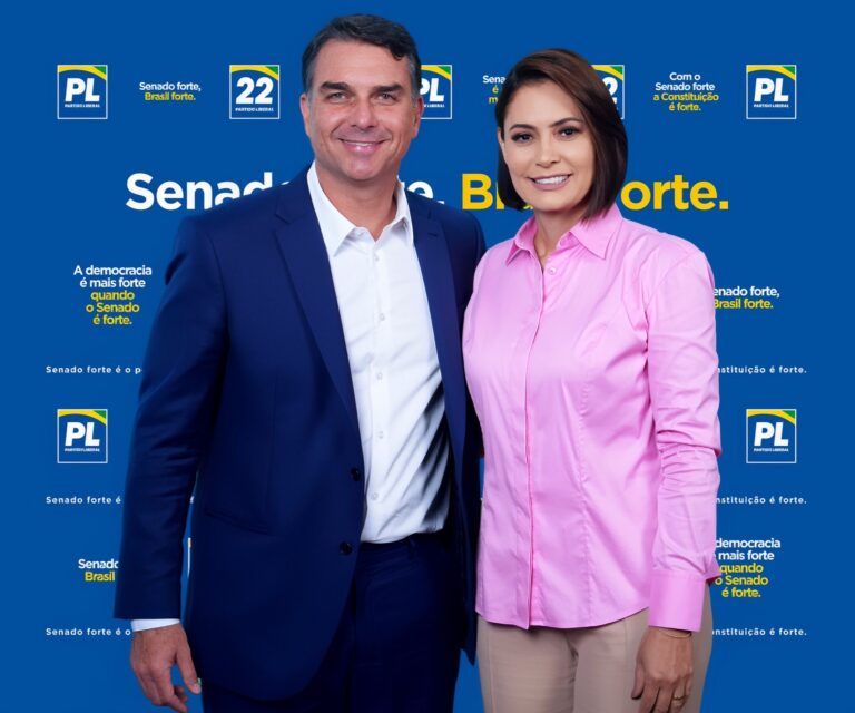 Michelle Bolsonaro publica vídeo de gravação com Flávio em campanha