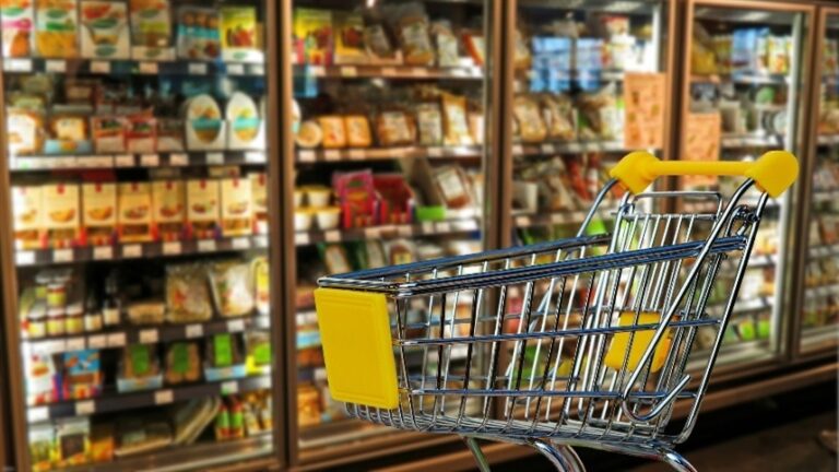 Rabobank projeta Selic de 14% e dólar a R$ 5,35 até fim de 2026