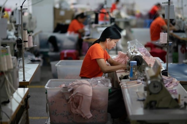 Indústria chinesa desacelera para mínima de quatro meses