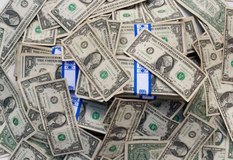 Dólar fecha 2026 em R$ 5,20 pela nona semana consecutiva