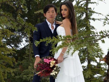 Ex-BBB Pyong Lee se casa com influenciadora em cenário nevado