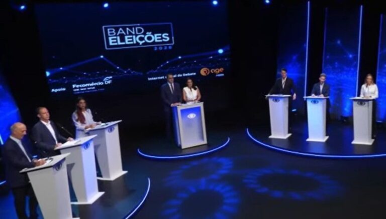 Candidatos atacam gestão de Celina em debate focado em saúde e educação no DF