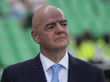 Ex-craques assinam manifesto contra gestão de Infantino na Fifa