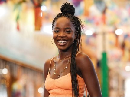 Clara Moneke vive jovem virgem que desperta obsessão de Alexandre Nero em Paraíso Perdido