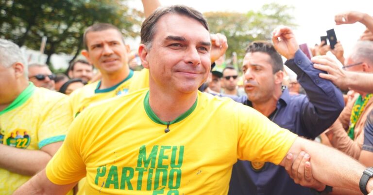 Campanha de Flávio avalia redução de desconfianças e precifica caso Dark Horse