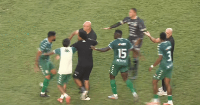 Luan, ex-Palmeiras, agride adversário e é expulso na semifinal da Série D