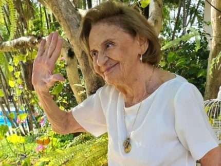 Família de Laura Cardoso marca missa de sétimo dia aberta ao público
