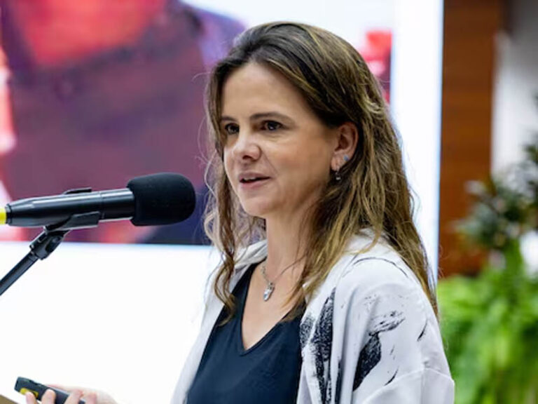 Mulher que perdeu mãe em feminicídio luta por proteção de órfãos