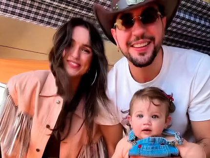 Rafa Kalimann monta acampamento na festa de Barretos com a filha