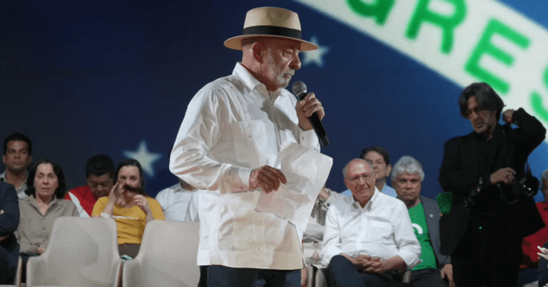 Pesquisa aponta que Lula é desaprovado por 50% dos brasileiros