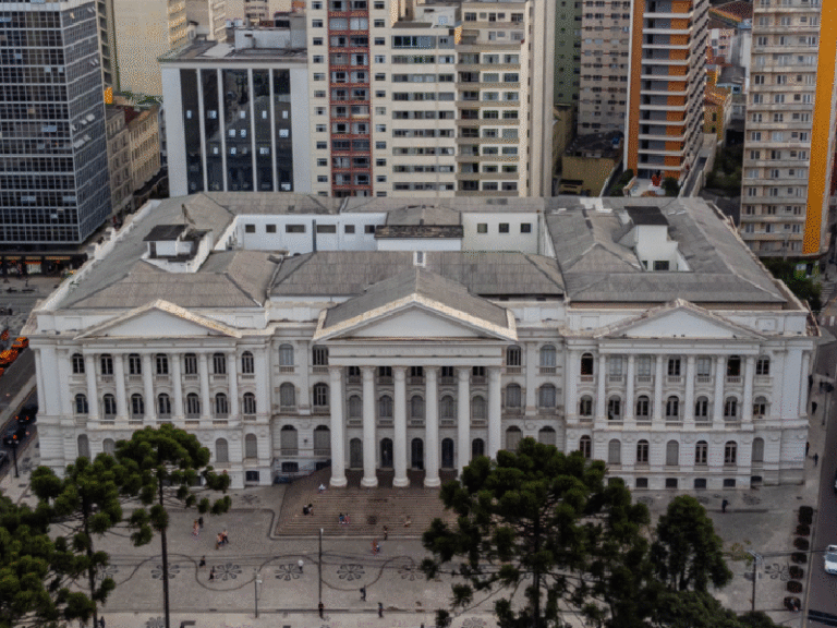 UFPR recebe mais de 43 mil inscrições para vestibular 2027 com novo formato