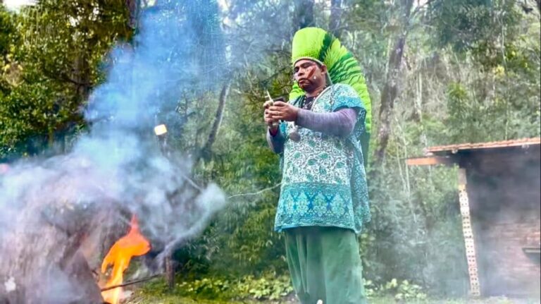 Cacique Wbyrawa participa do lançamento de série sobre povo Kariri Xocó em Curitiba