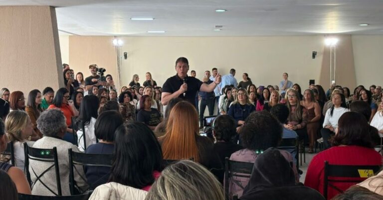 Tarcísio lança campanha à reeleição com foco na pauta da mulher