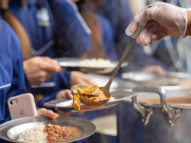 Rede estadual do PR oferece refeições especiais para alunos com restrições alimentares
