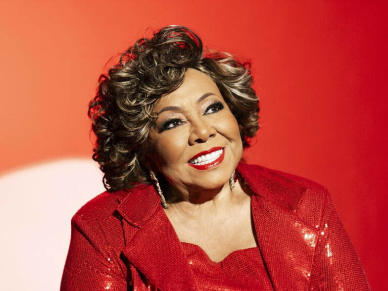 Alcione se apresenta em Curitiba neste sábado com show especial