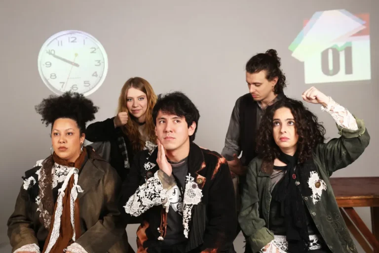 Teatro do Alvorecer estreia montagem gratuita sobre afeto e reencontros
