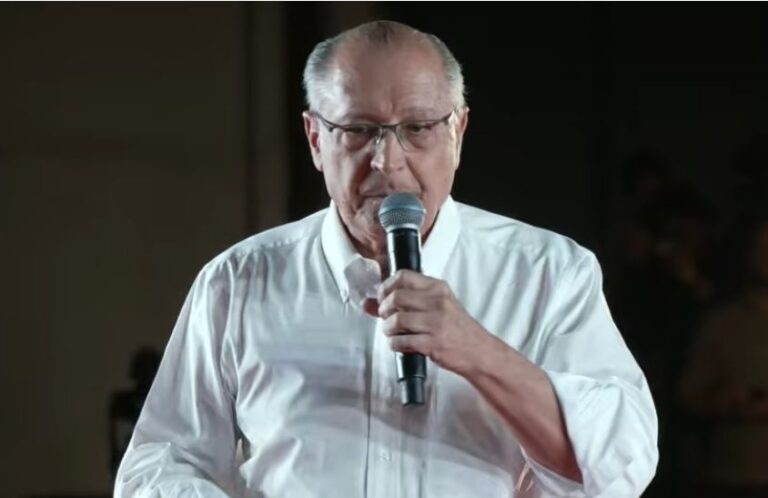 Alckmin elogia urna eletrônica durante convenção com Lula