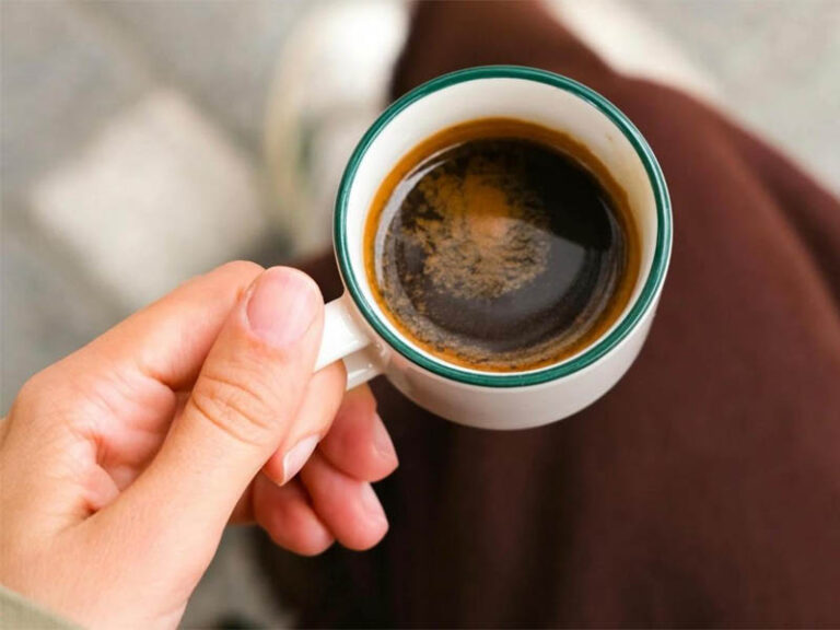 Médicos alertam para riscos de café logo após refeições