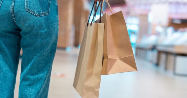 Dia dos pais: shoppings projetam R$ 44 bi, mas consumidor segue cauteloso