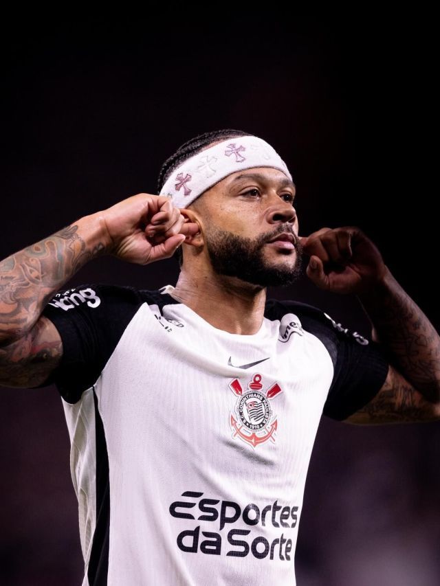 Memphis Depay renova contrato com Corinthians e exalta clube
