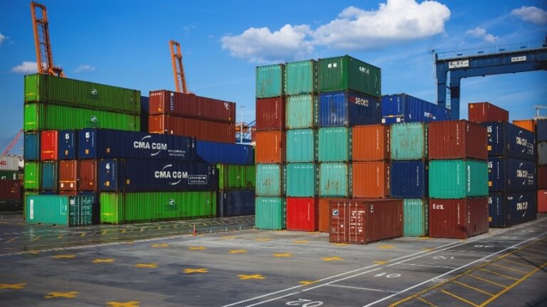 Brasil acumula superávit de US$ 52 bilhões em 2026